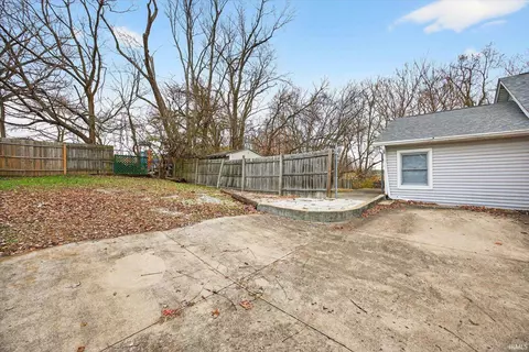 Exterior - 917 N Maple St, Bloomington, IN 47404 photo 3 of 4