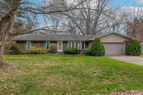 52170 Woodridge Dr, South Bend, IN 46635