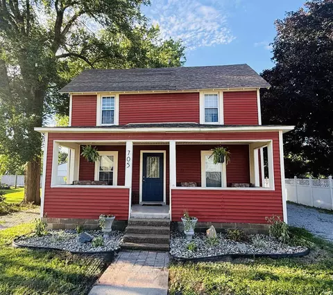 705 E 2nd St, Reynolds, IN 47980