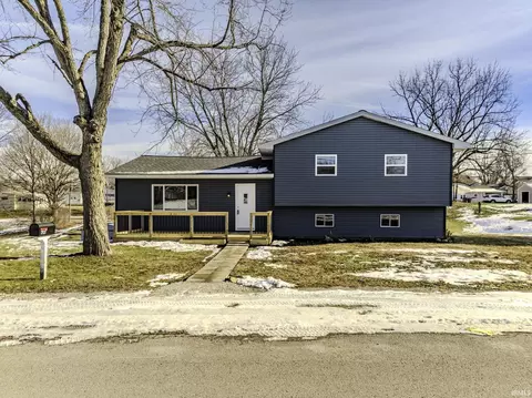 2420 S Plum St, Yorktown, IN 47396