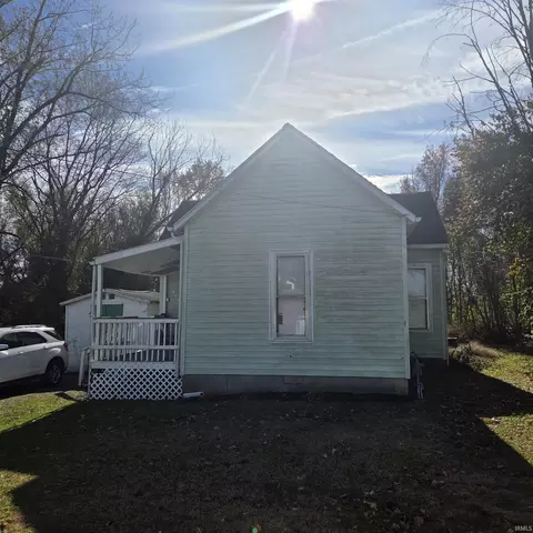 618 W Cherry St, Boonville, IN 47601