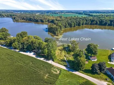 9094 N Steinbarger Lake Rd, Wawaka, IN 46794