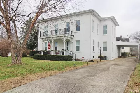 121 N Seventh St, Boonville, IN 47601
