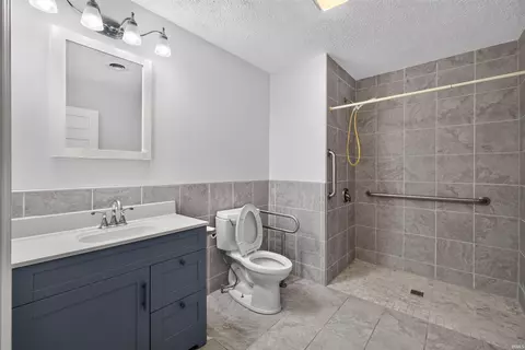 Bath - 411 N Pine St, Brazil, IN 47834 photo 1 of 2