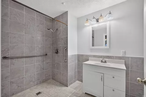 Bath - 411 N Pine St, Brazil, IN 47834 photo 2 of 2