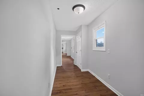 Entry Way - 411 N Pine St, Brazil, IN 47834 photo 3 of 5