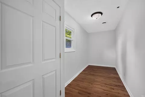 Entry Way - 411 N Pine St, Brazil, IN 47834 photo 2 of 5