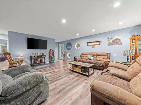Living - 282 Wyler Ln, Mitchell, IN 47446 photo 2 of 5