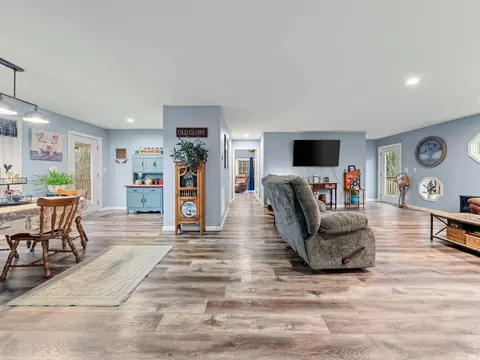 Entry Way - 282 Wyler Ln, Mitchell, IN 47446 photo 1 of 2