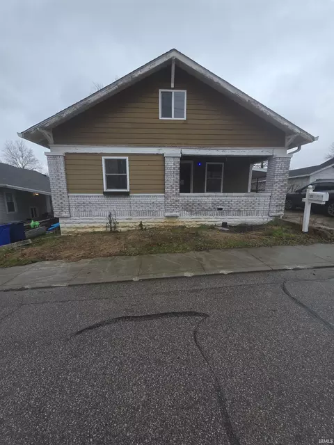 1028 R St, Bedford, IN 47421