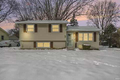 1801 Winston Dr, South Bend, IN 46635