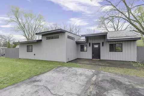 30372 N Meadow Brook Ln, Elkhart, IN 46514