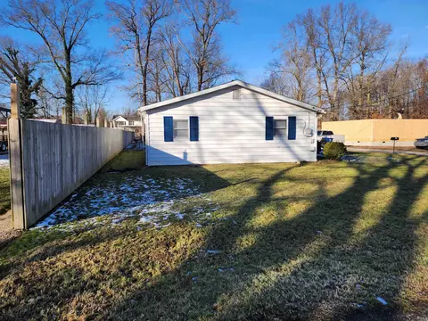 Exterior - 1330 W Crandall St, Mitchell, IN 47446 photo 1 of 3