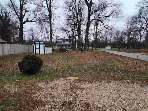 Exterior - 1330 W Crandall St, Mitchell, IN 47446 photo 2 of 3