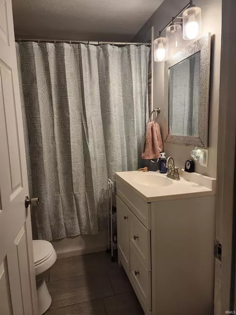 Bath - 1330 W Crandall St, Mitchell, IN 47446 photo 1 of 1