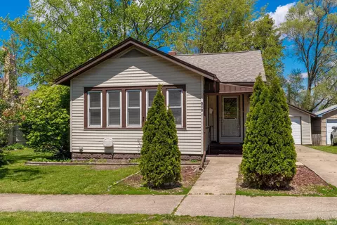 909 E Oakside St, South Bend, IN 46614