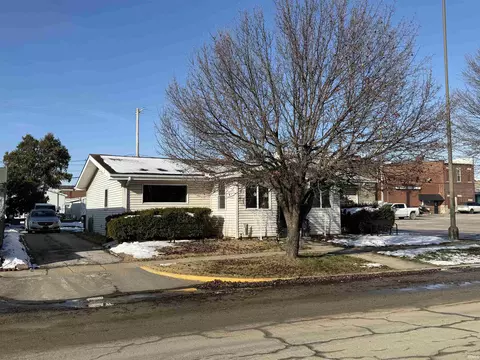 88 SE 1st St, Linton, IN 47441