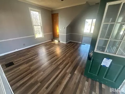Living - 33 E Warren St, Peru, IN 46970 photo 1 of 3