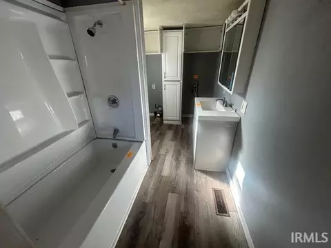 Bath - 33 E Warren St, Peru, IN 46970 photo 1 of 1