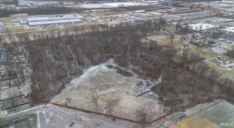 2402 Medford Dr, Fort Wayne, IN 46803