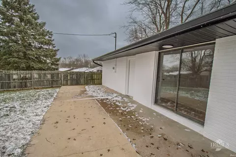 Exterior - 5704 E Robert St, Muncie, IN 47303 photo 4 of 5