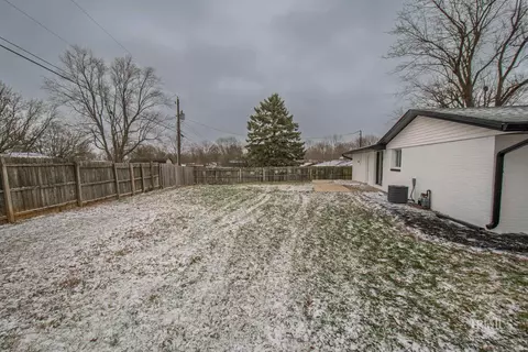 Exterior - 5704 E Robert St, Muncie, IN 47303 photo 3 of 5