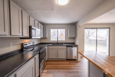 Kitchen - 5704 E Robert St, Muncie, IN 47303 photo 4 of 5