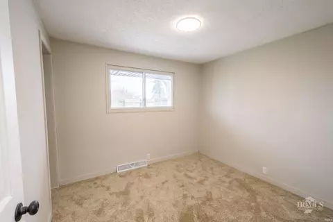 Bedroom - 5704 E Robert St, Muncie, IN 47303 photo 6 of 7