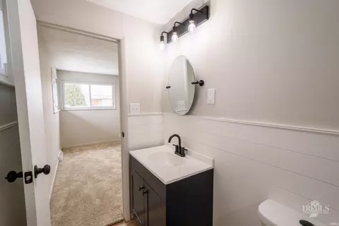 Bath - 5704 E Robert St, Muncie, IN 47303 photo 3 of 5