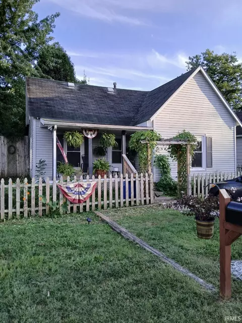 1010 W Warren St, Mitchell, IN 47446