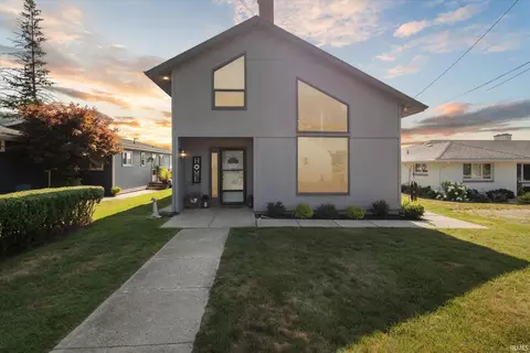 51174 N Shore Dr, Elkhart, IN 46514