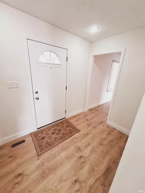 4318 E Cricket Knl, Bloomington, IN 47401 photo 2
