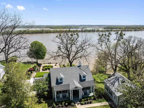 323 S 2nd St, Rockport, IN 47635