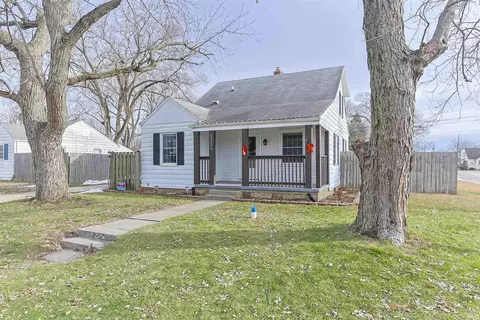 54296 Maple Ln, South Bend, IN 46635