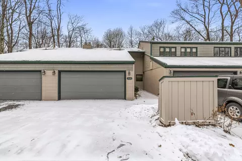 2049 Trailridge N Dr, Mishawaka, IN 46544