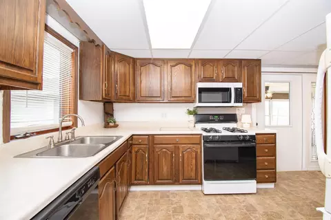 Kitchen - 915 Hawpatch St, Lagrange, IN 46761 photo 1 of 4