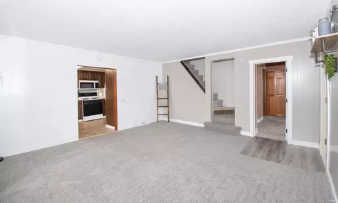 Living - 915 Hawpatch St, Lagrange, IN 46761 photo 1 of 4