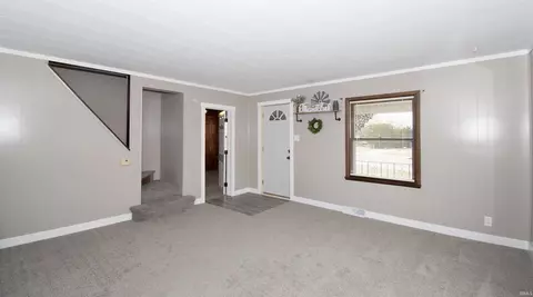 Living - 915 Hawpatch St, Lagrange, IN 46761 photo 3 of 4