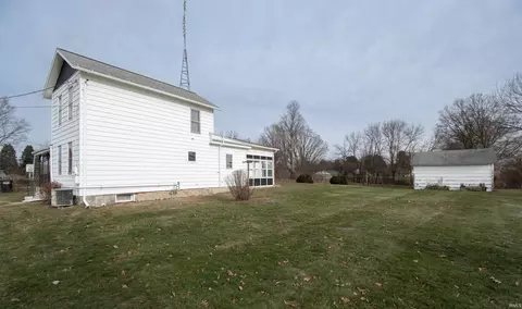 Exterior - 915 Hawpatch St, Lagrange, IN 46761 photo 4 of 10