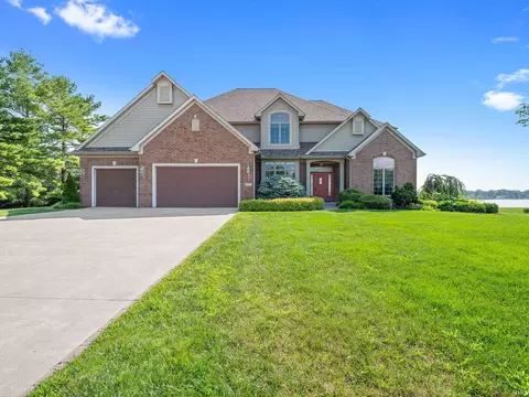 Exterior - 8217 E Constitution Dr, Syracuse, IN 46567 photo 2 of 7