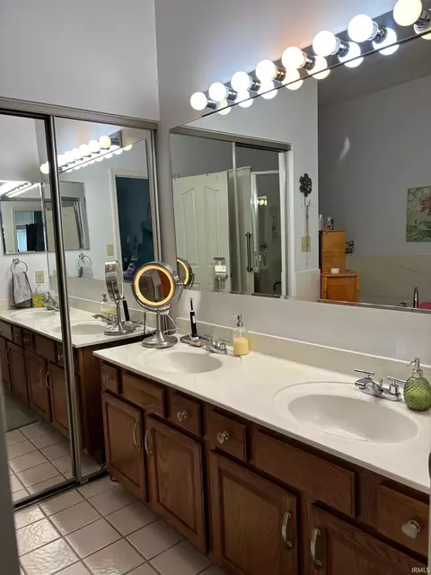 Bath - 502 E Hickory Stick Ct, Bloomington, IN 47401 photo 1 of 3
