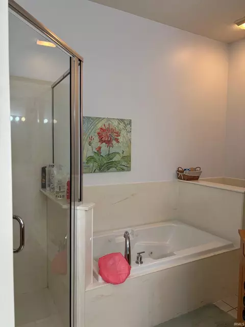 Bath - 502 E Hickory Stick Ct, Bloomington, IN 47401 photo 2 of 3