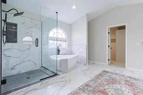 Bath - 15626 Cold Spring Ct, Granger, IN 46530 photo 2 of 3