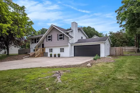 Exterior - 60220 Ruby St, South Bend, IN 46614 photo 3 of 4