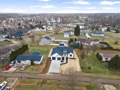 9186 E Snow White Rd, Cromwell, IN 46732
