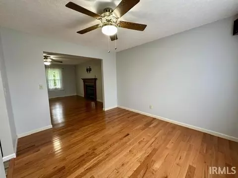 Living - 5495 Sandpit Rd, Bedford, IN 47421 photo 3 of 4