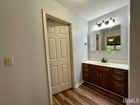 Bath - 5495 Sandpit Rd, Bedford, IN 47421 photo 3 of 6