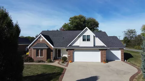927 Woodridge Ct, Decatur, IN 46733