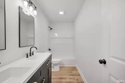 Bath - 4313 Springmill Dr, Kokomo, IN 46902 photo 5 of 6