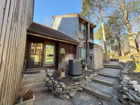 9425 S Pointe Lasalles Dr #50, Bloomington, IN 47401